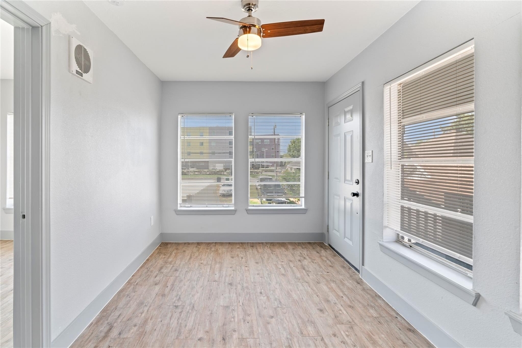 305 Roberts Street - Photo 5