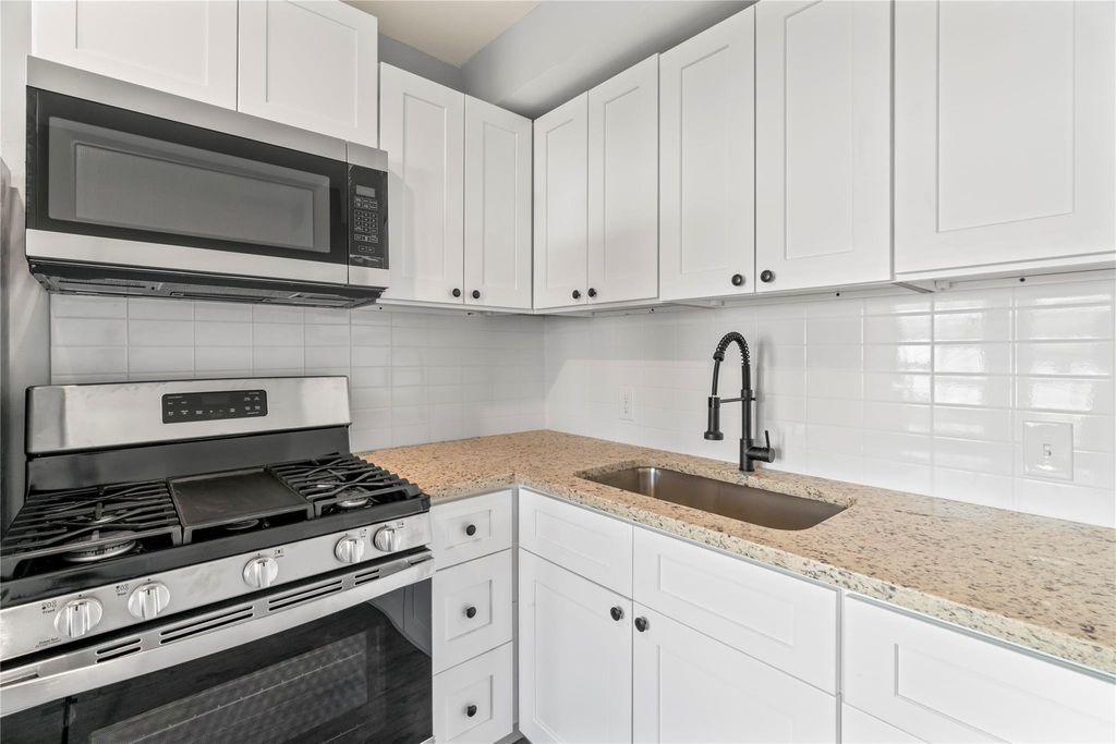 305 Roberts Street - Photo 2