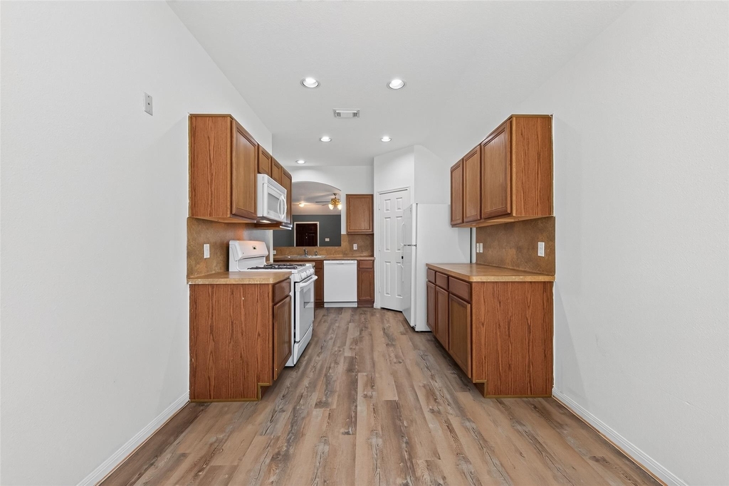 7218 Fox Hall Lane - Photo 4