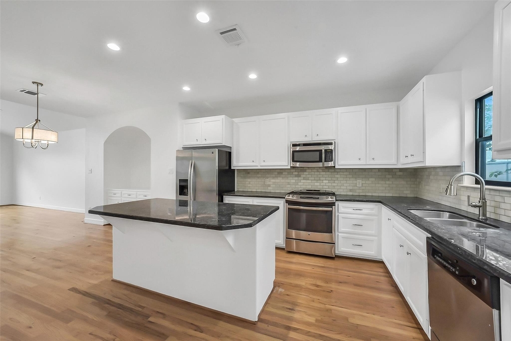 650 Westcross Street - Photo 19