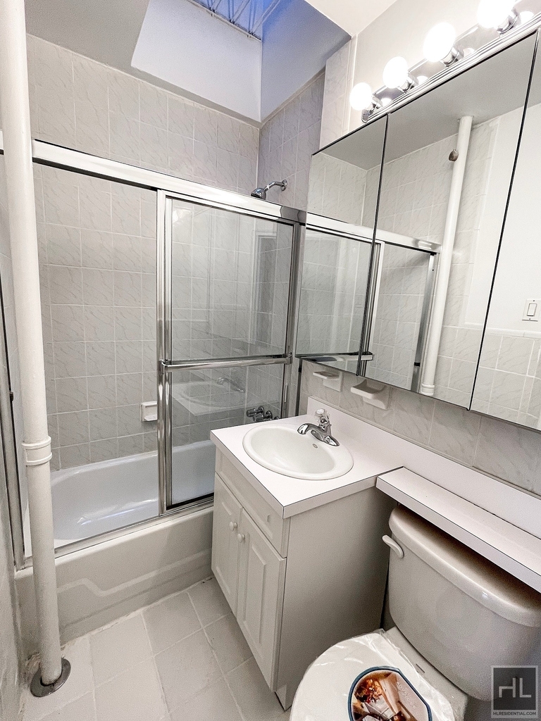 East 74 Street - Photo 2