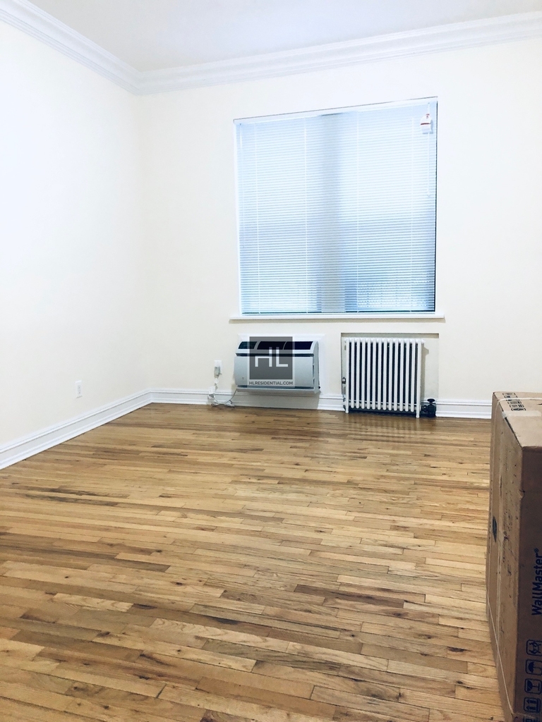 East 51 Street - Photo 1