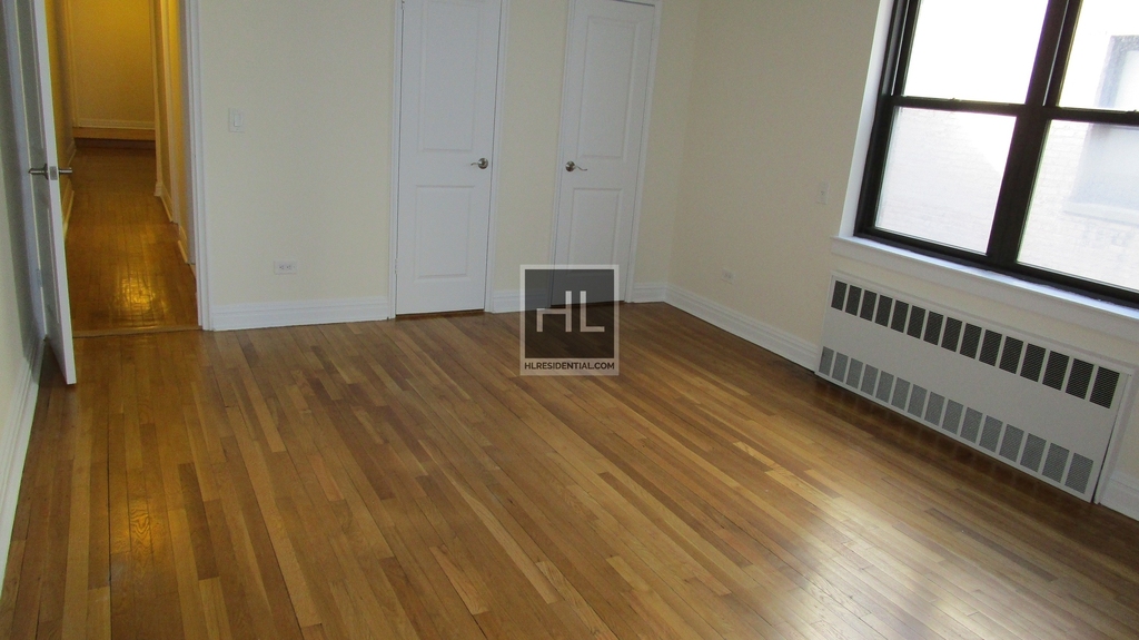 East 67 Street - Photo 2