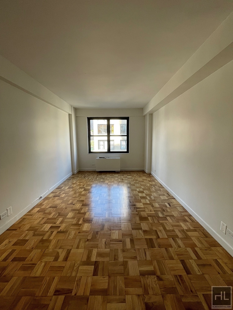 East 49 Street - Photo 10