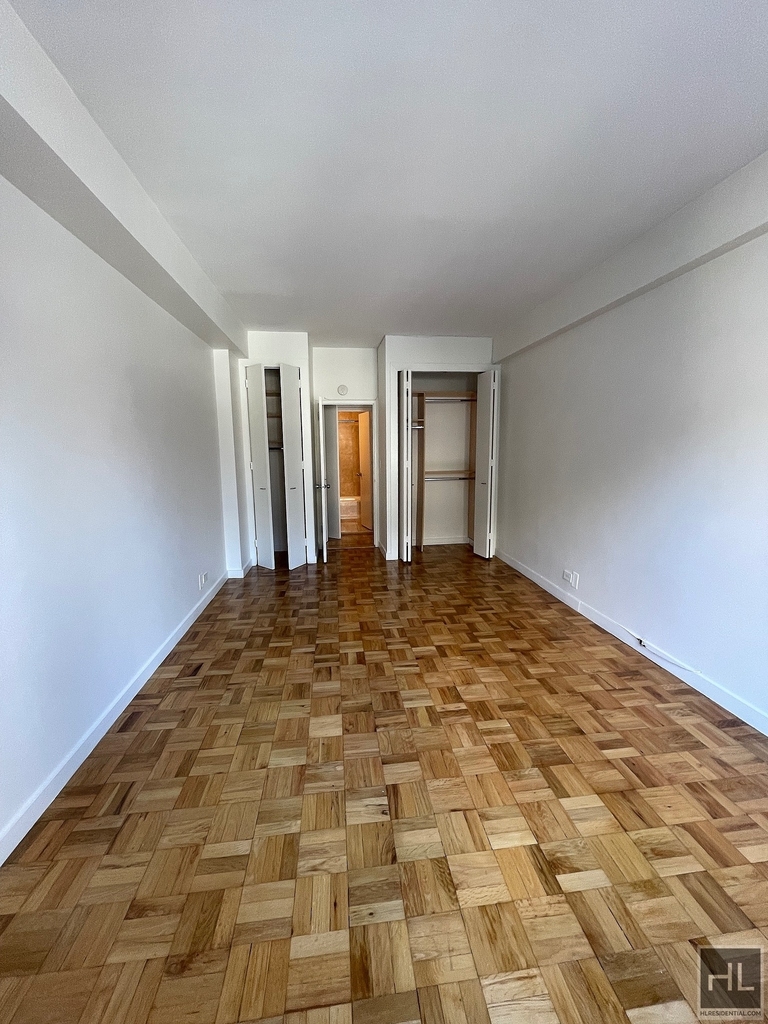 East 49 Street - Photo 11