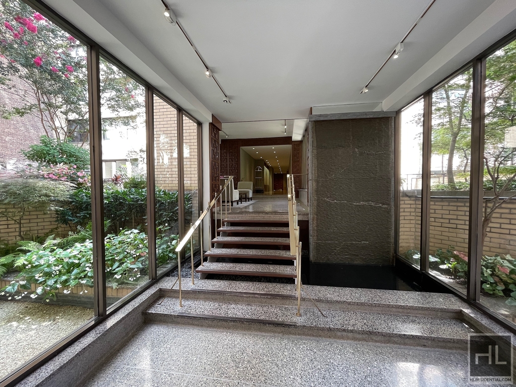 East 49 Street - Photo 0