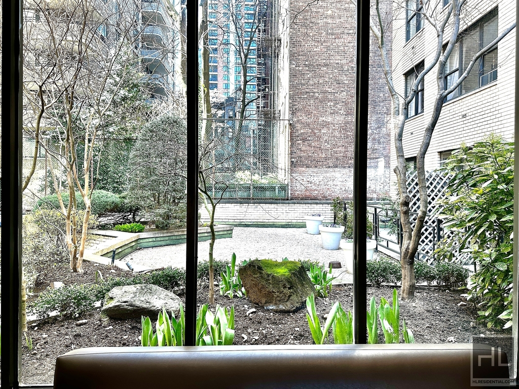 East 49 Street - Photo 1