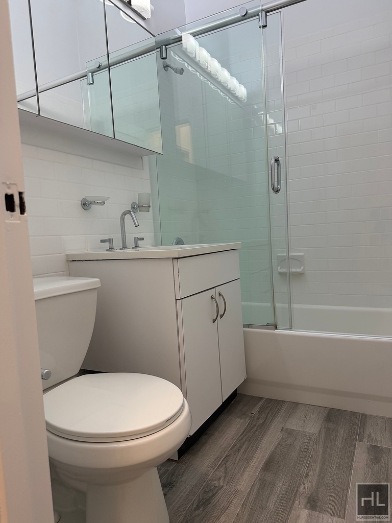 East 35 Street - Photo 4