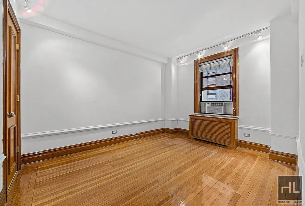 West 58 Street - Photo 5
