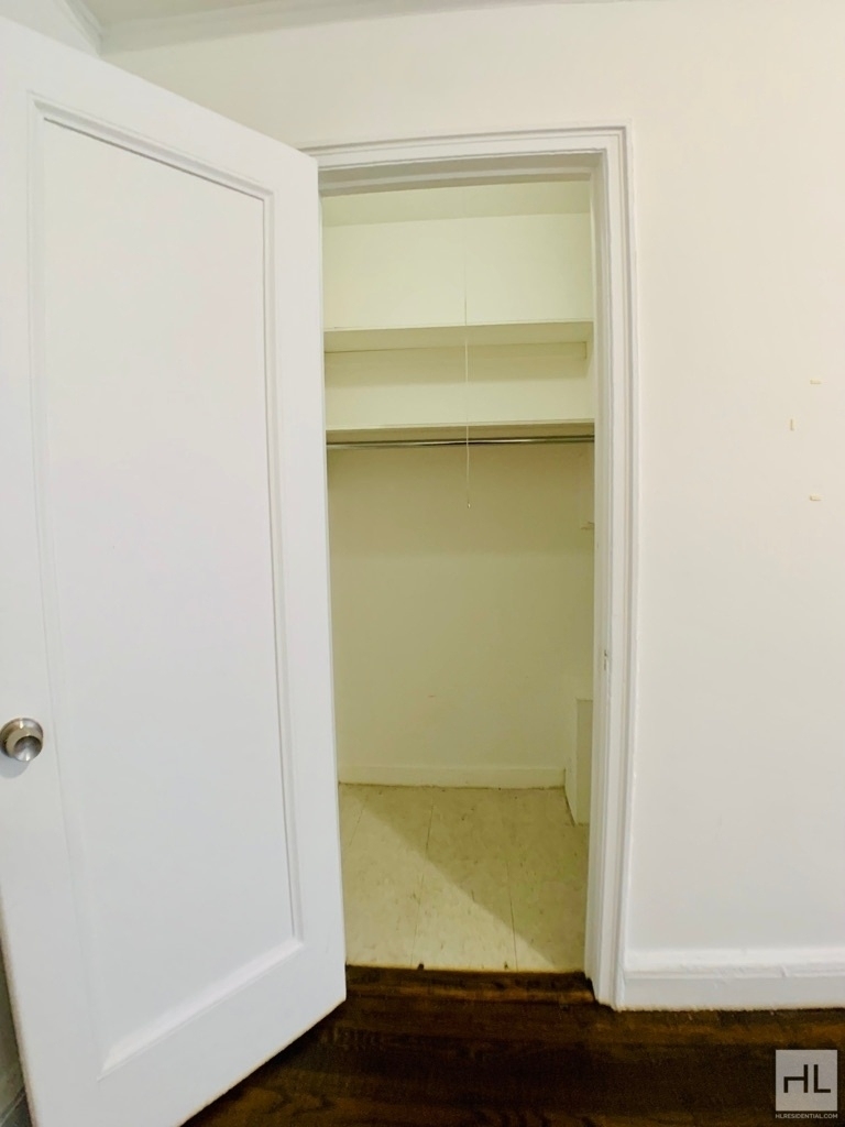 East 46 Street - Photo 3