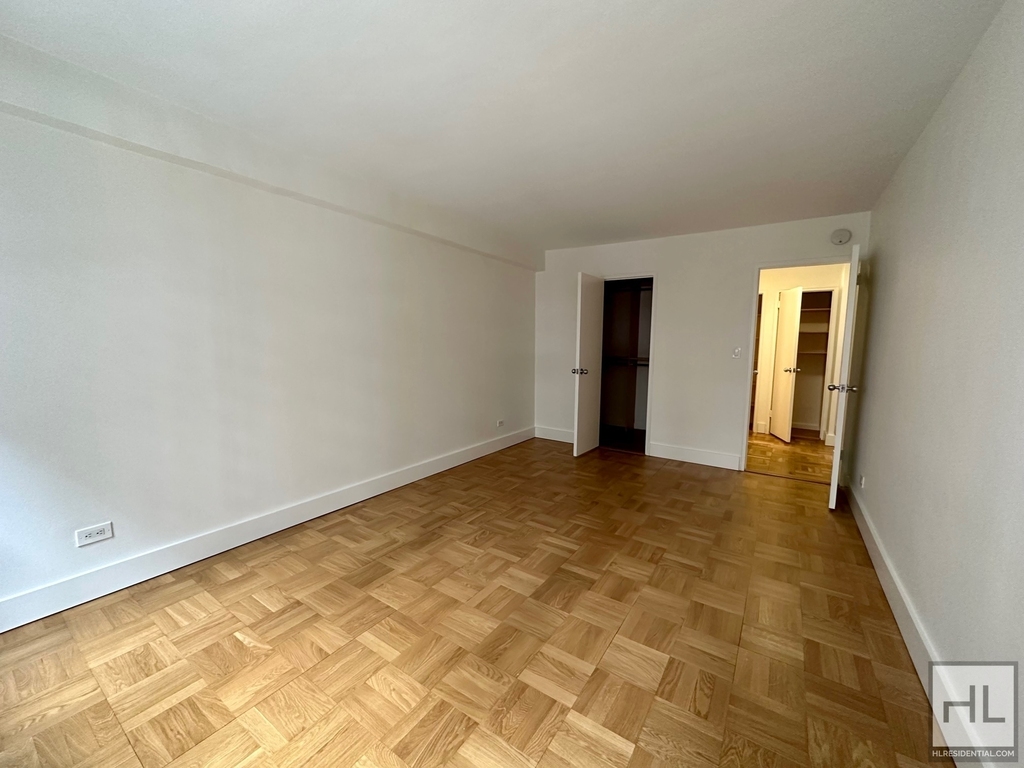 East 63 Street - Photo 5