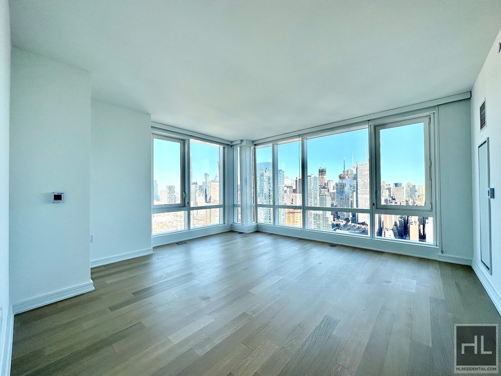 West 38th Street - Photo 2