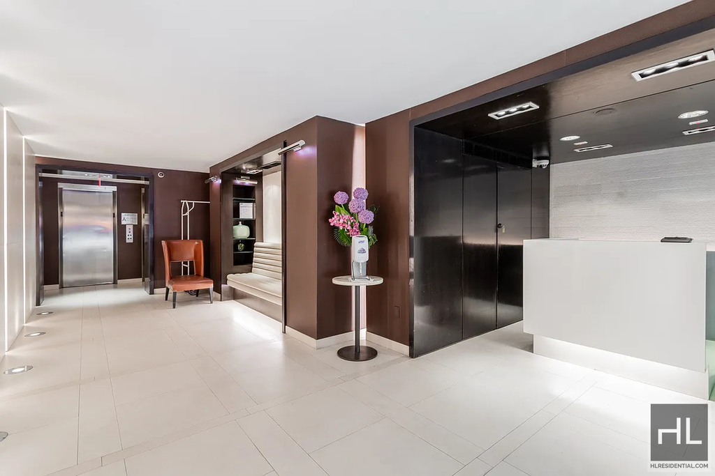 East 63 Street - Photo 6