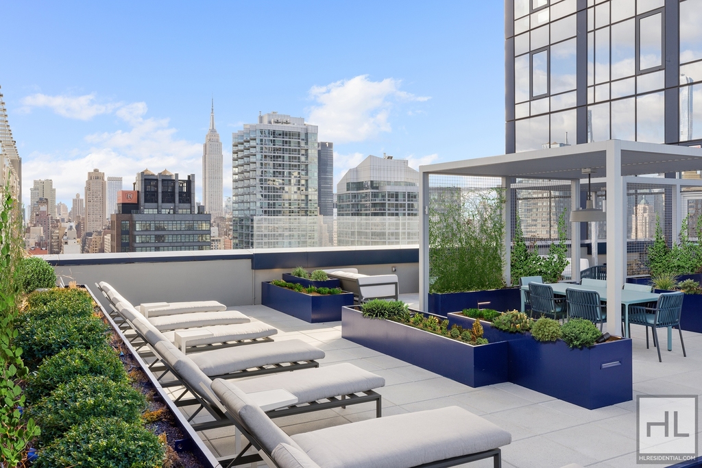 West 38th Street - Photo 4