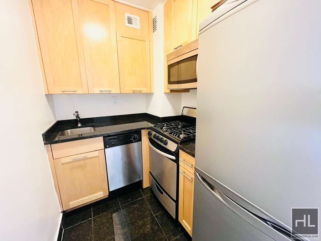 East 36 Street - Photo 5