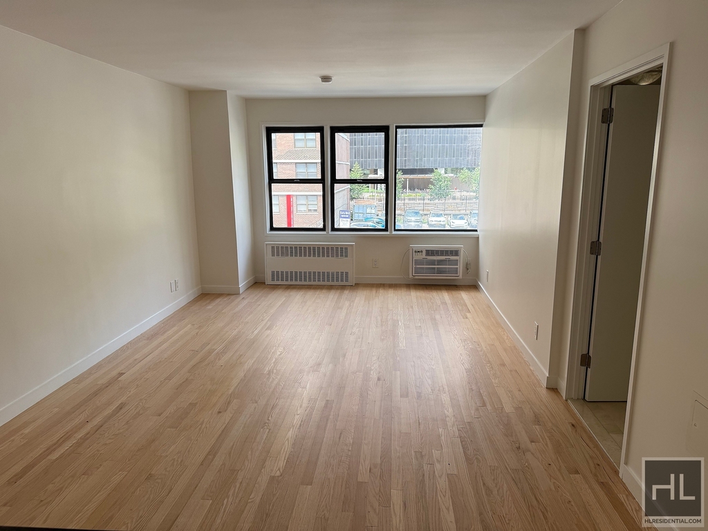 East 36 Street - Photo 2