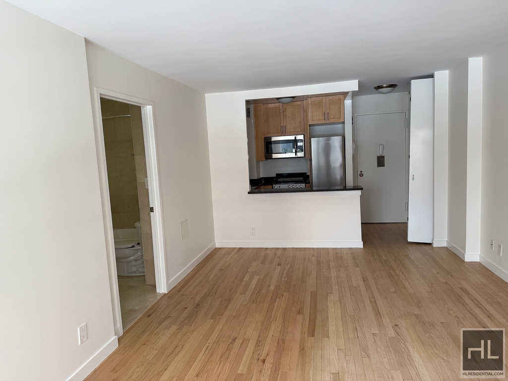 East 36 Street - Photo 3