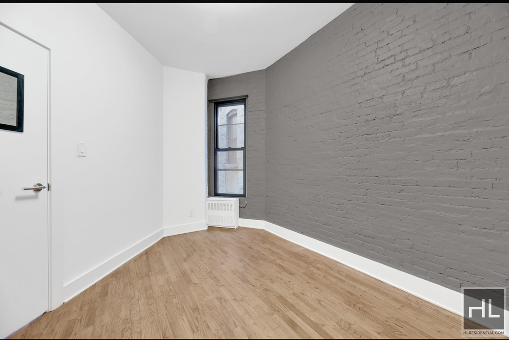 East 95 Street - Photo 4