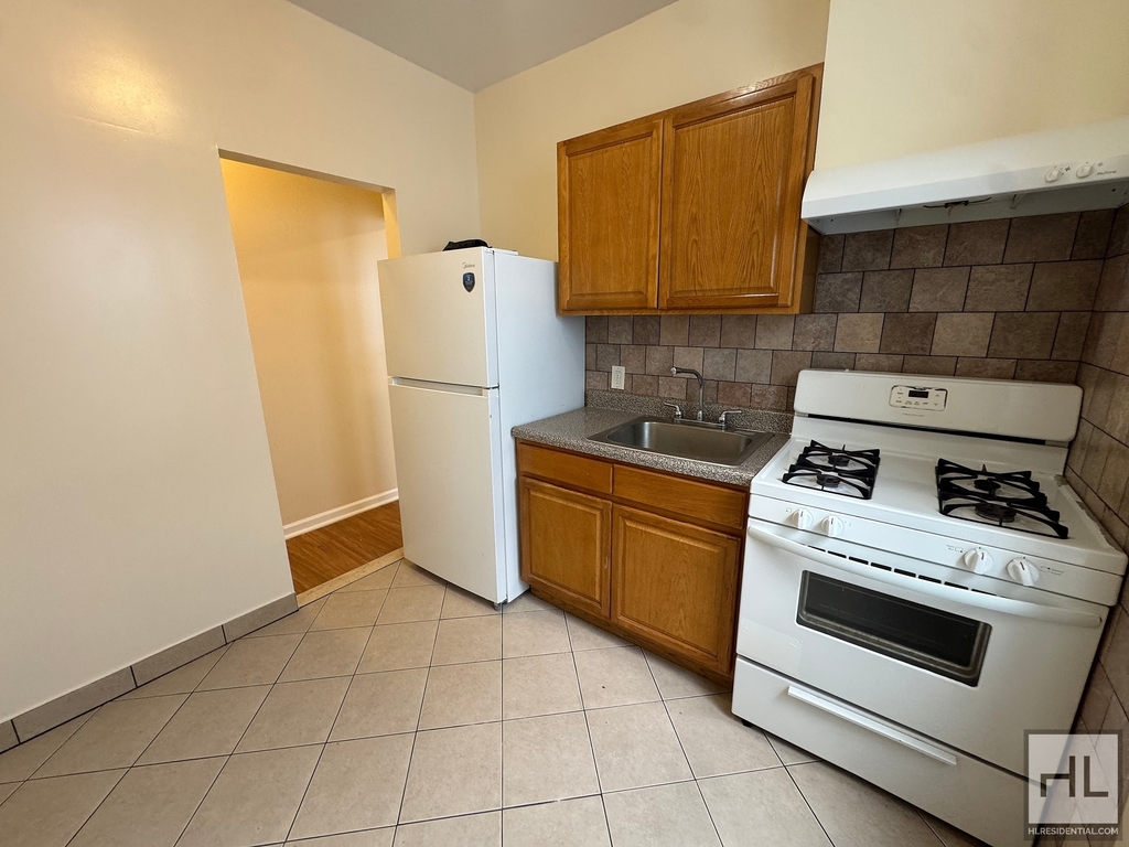 8 Avenue - Photo 4