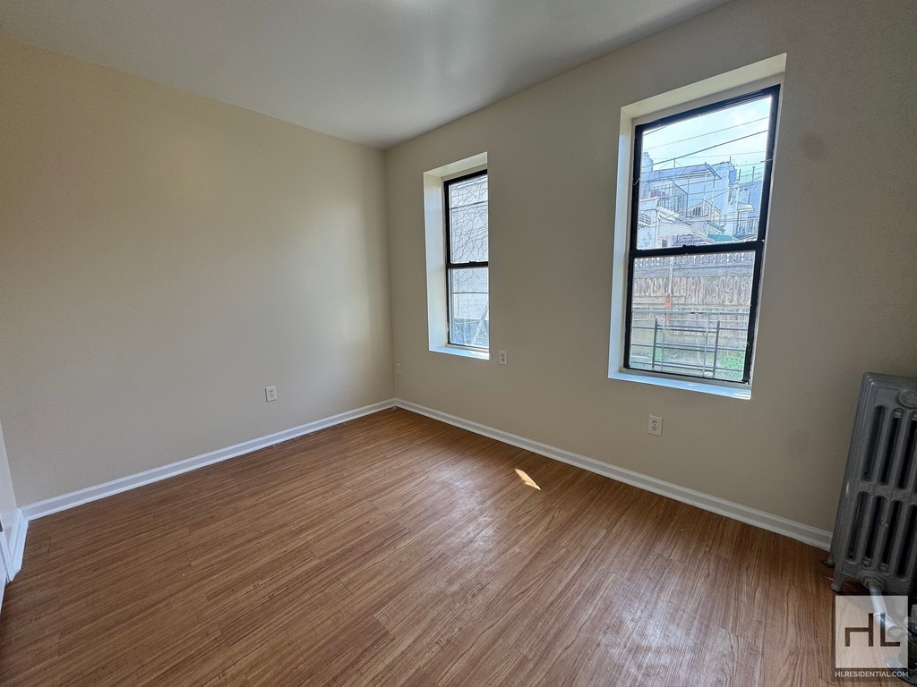 8 Avenue - Photo 3