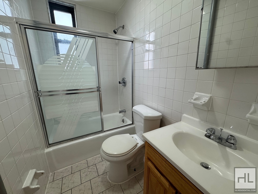 8 Avenue - Photo 5