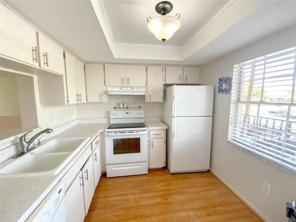 1370 Heather Ridge Boulevard - Photo 2