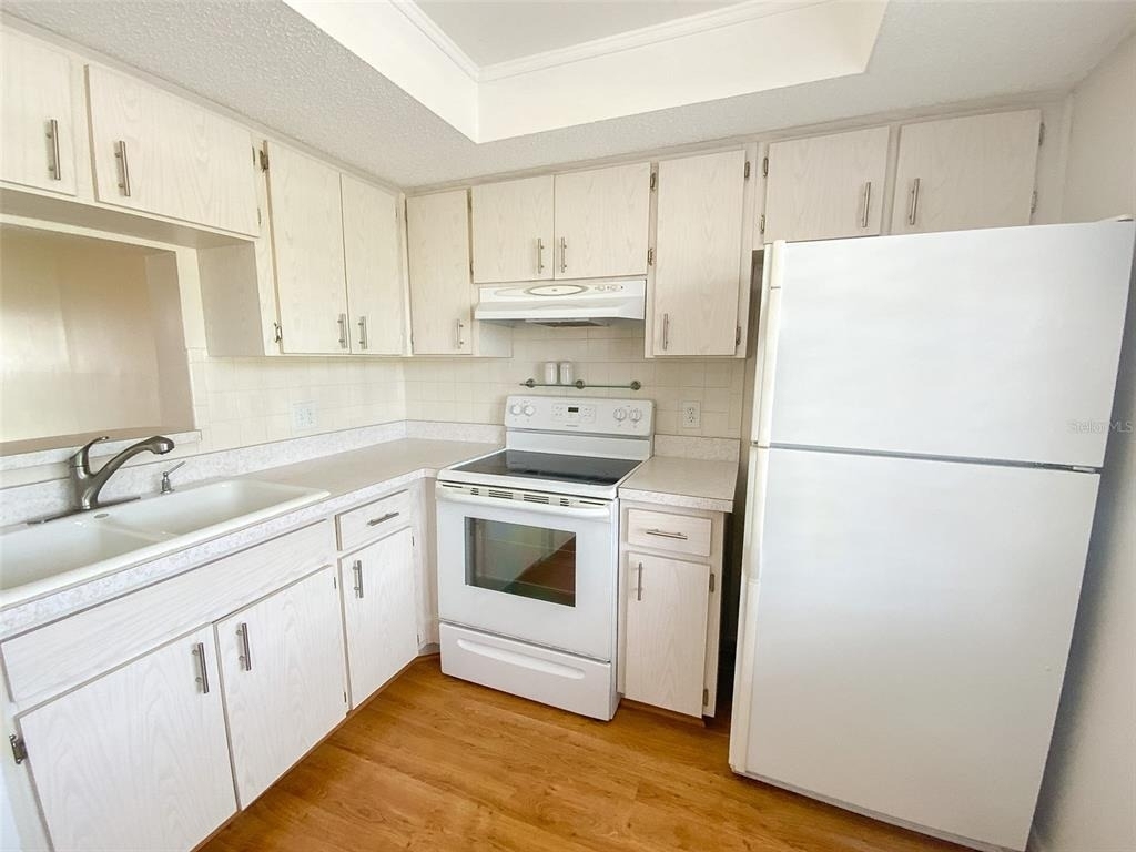 1370 Heather Ridge Boulevard - Photo 3