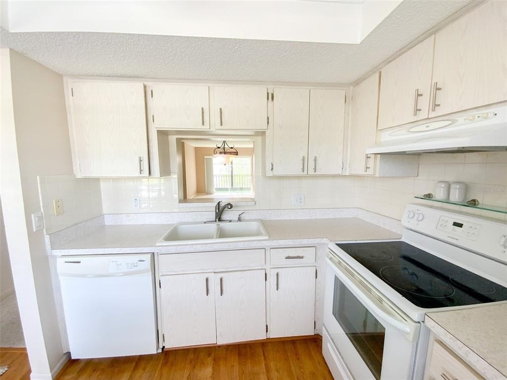 1370 Heather Ridge Boulevard - Photo 4
