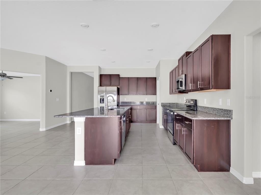 16568 Delia Street - Photo 18