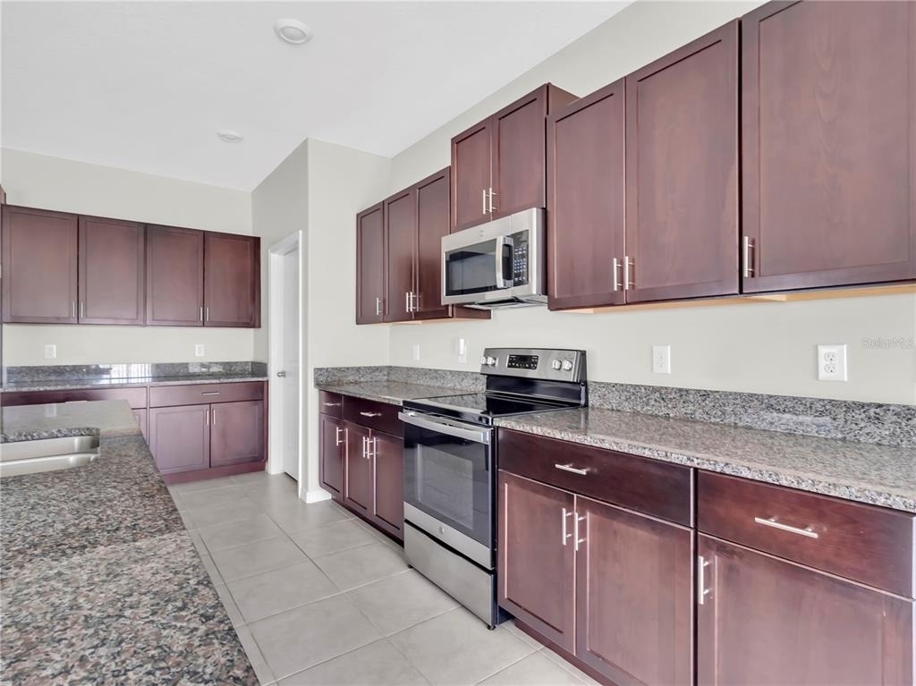 16568 Delia Street - Photo 19