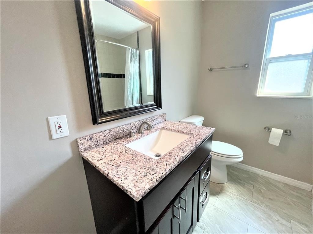 5036 Oxford Avenue N - Photo 11