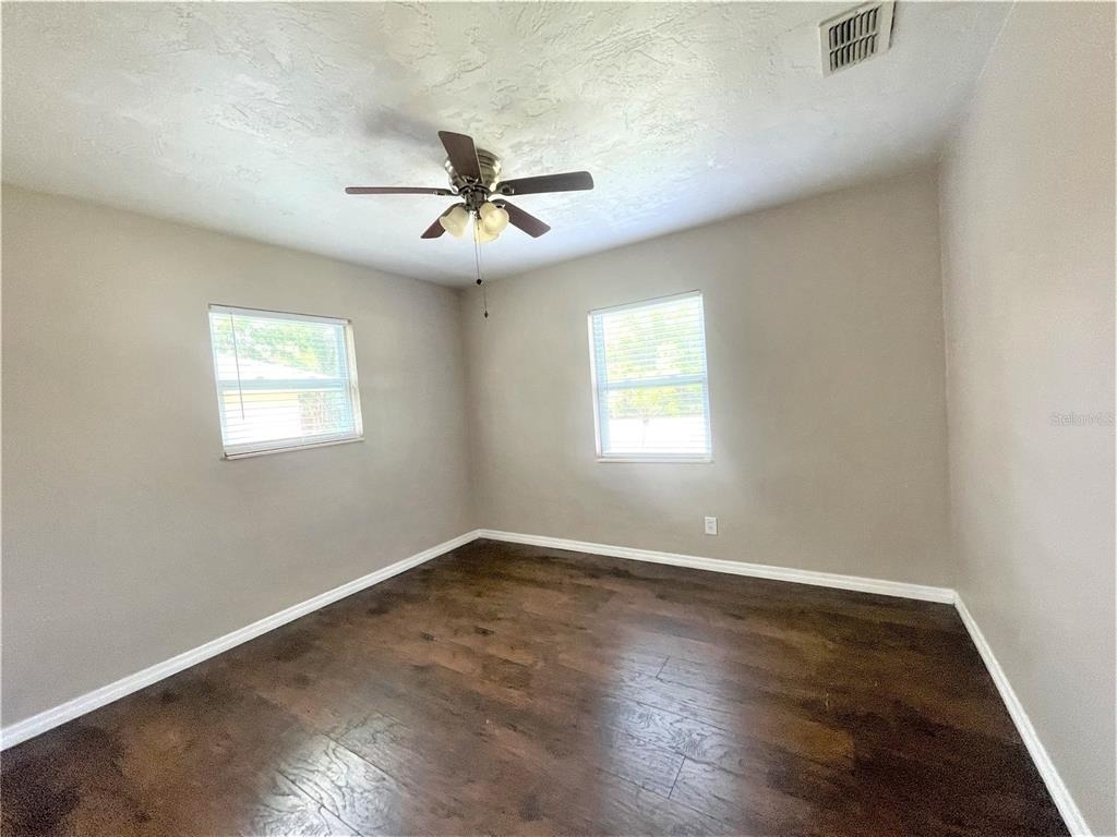 5036 Oxford Avenue N - Photo 8