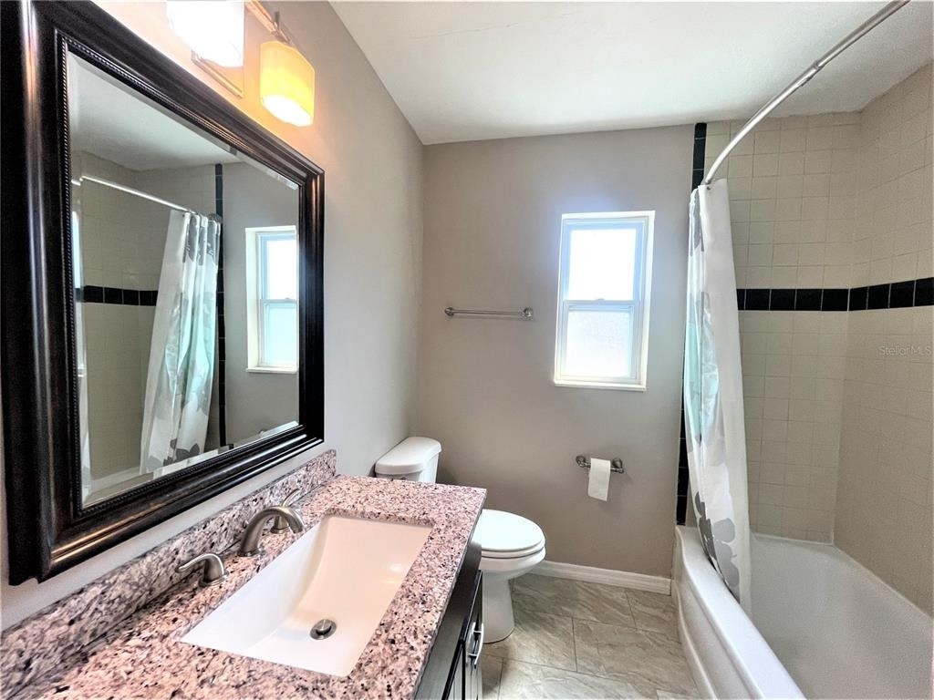 5036 Oxford Avenue N - Photo 10