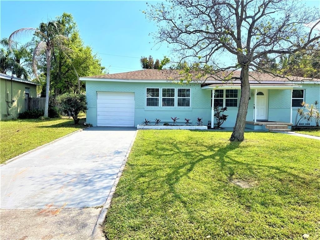5036 Oxford Avenue N - Photo 1