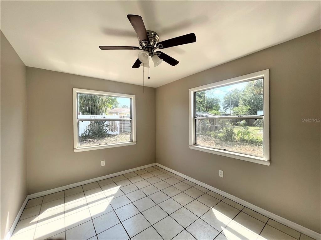 5036 Oxford Avenue N - Photo 9