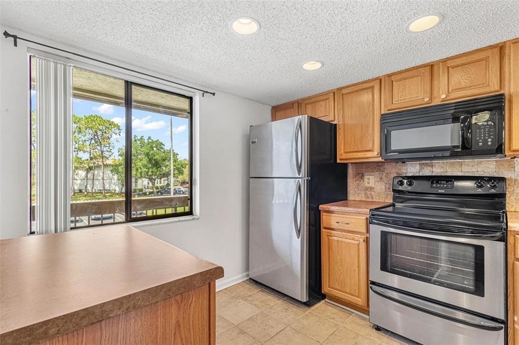 108 Woodlands Court - Photo 2