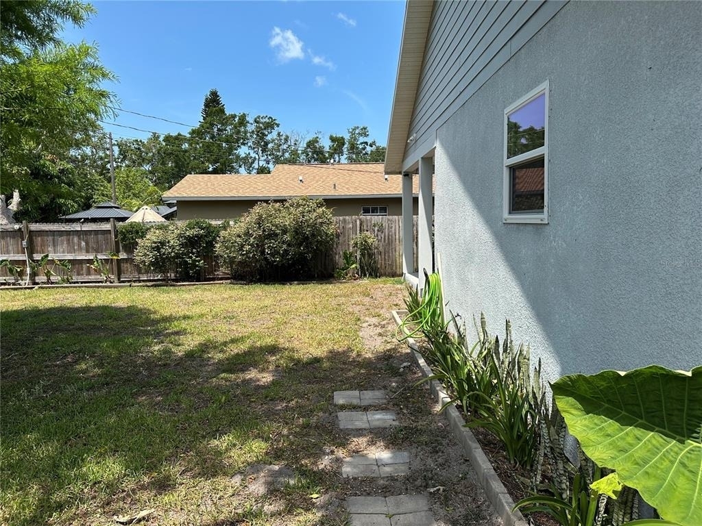 1119 Beverly Avenue - Photo 18