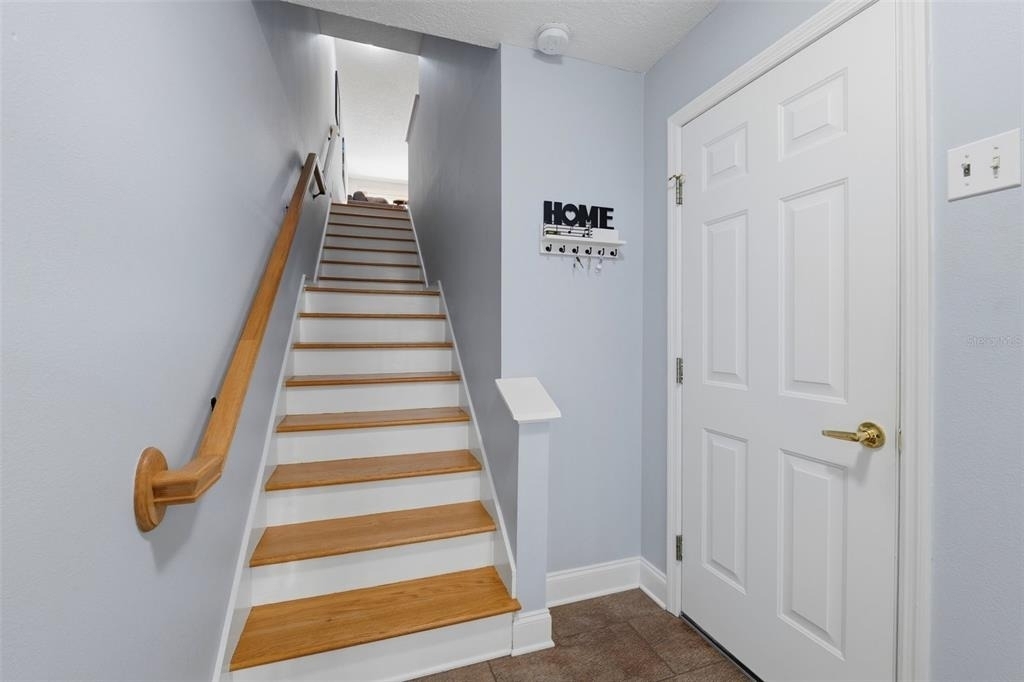 381 Madeira Circle - Photo 3