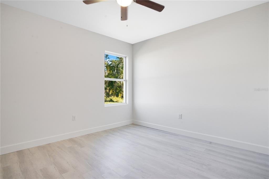 10450 Pendleton Avenue - Photo 7