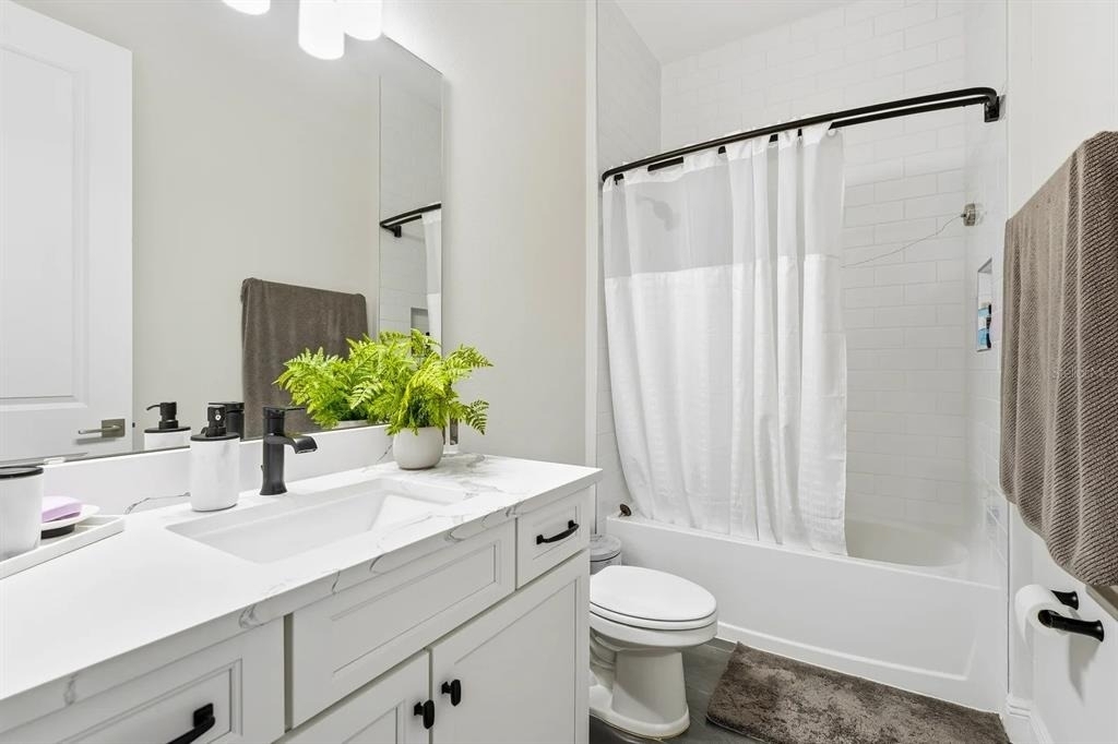 16312 Volterra Point - Photo 13