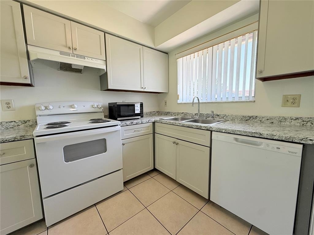 10122 Mason Dixon Circle - Photo 8