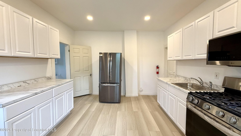 536 N Garfield Avenue - Photo 0