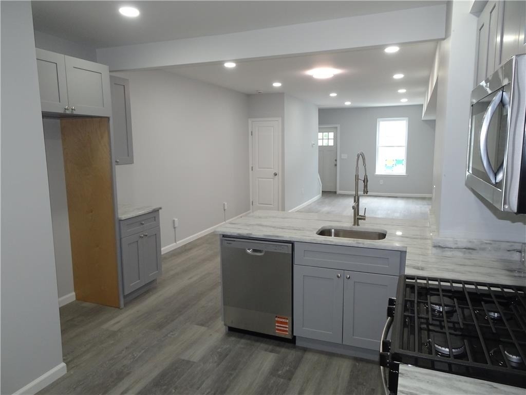 1535 E 7th Street - Photo 4