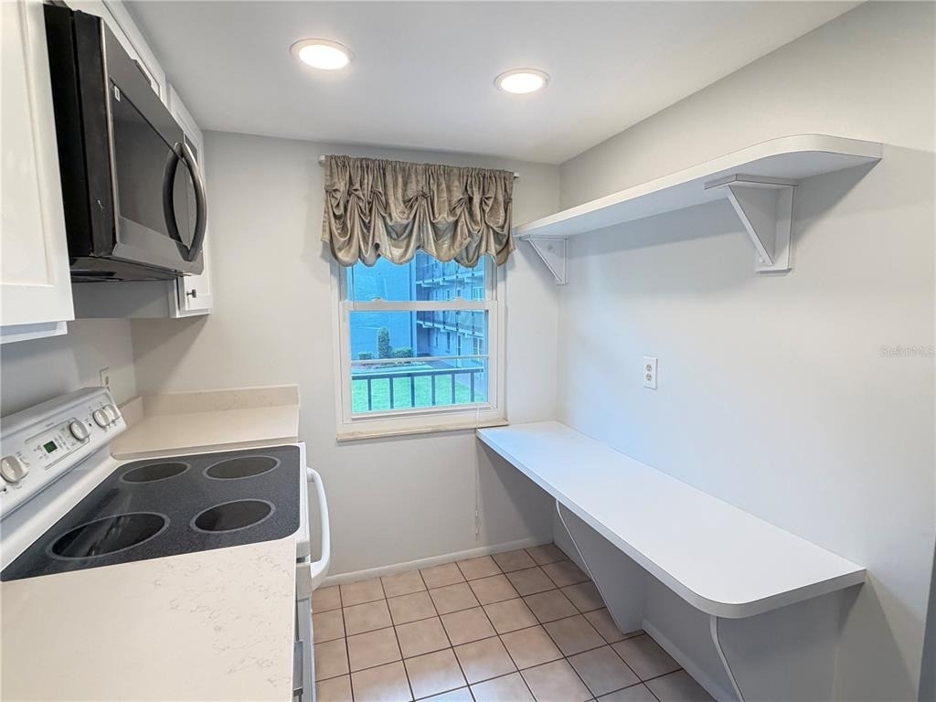 333 Lake Howard Drive Nw - Photo 2