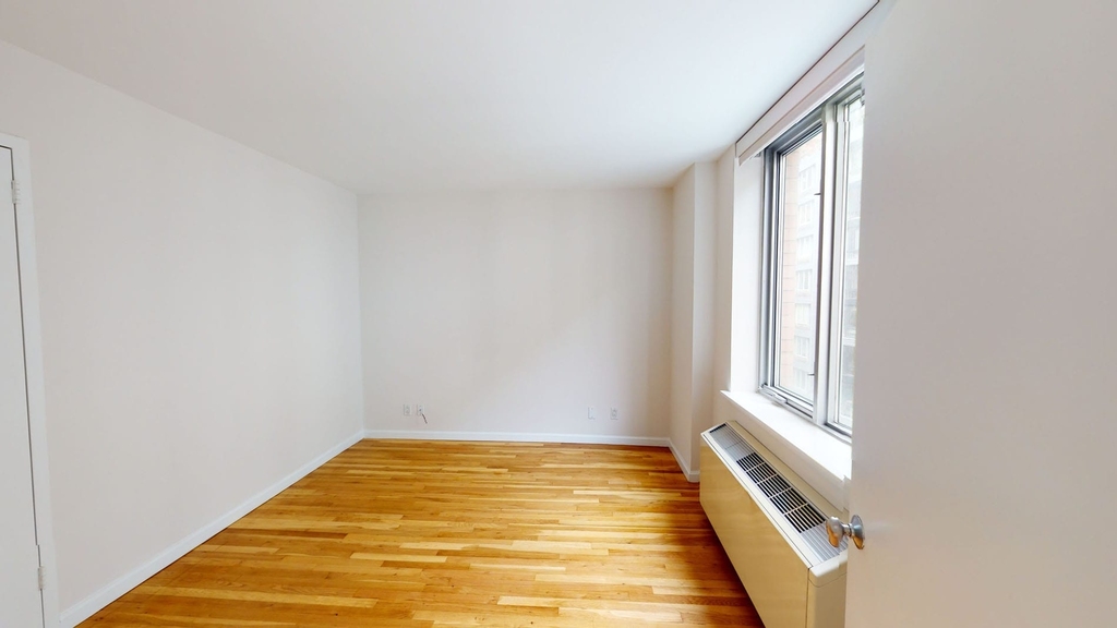 120 W. 21st - Photo 4