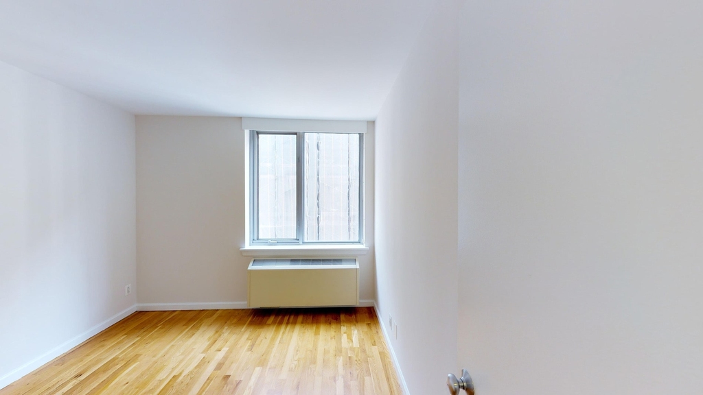 120 W. 21st - Photo 4