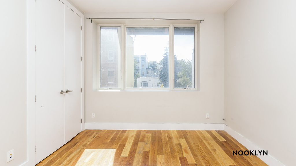 98 Diamond Street - Photo 2