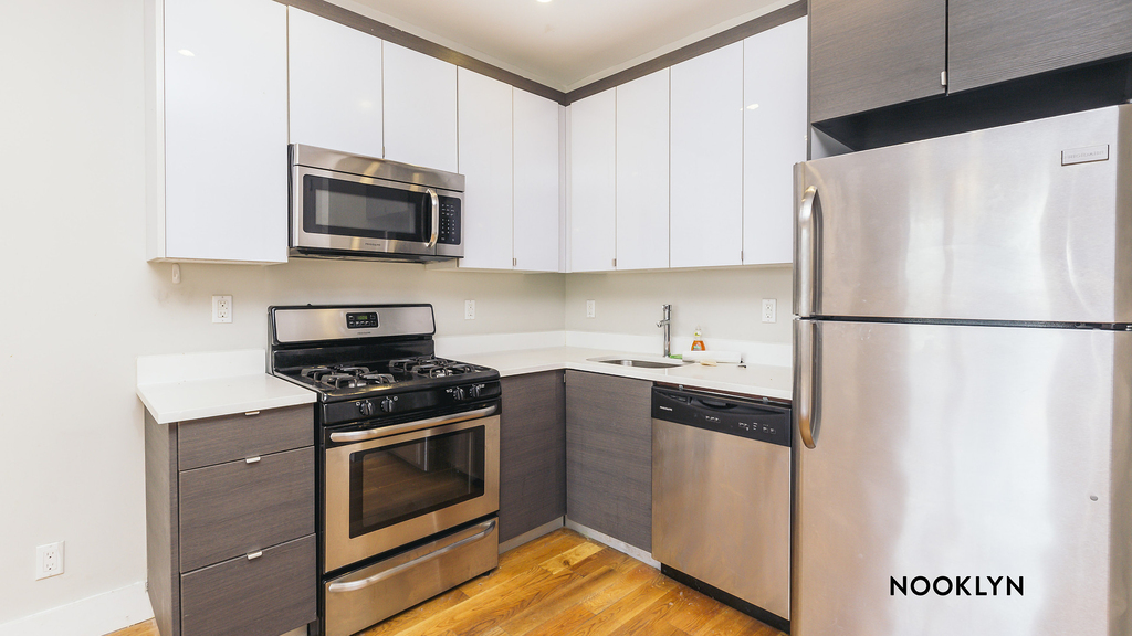 98 Diamond Street - Photo 0