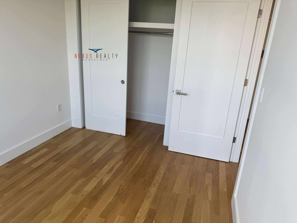 45-11 Broadway - Photo 2