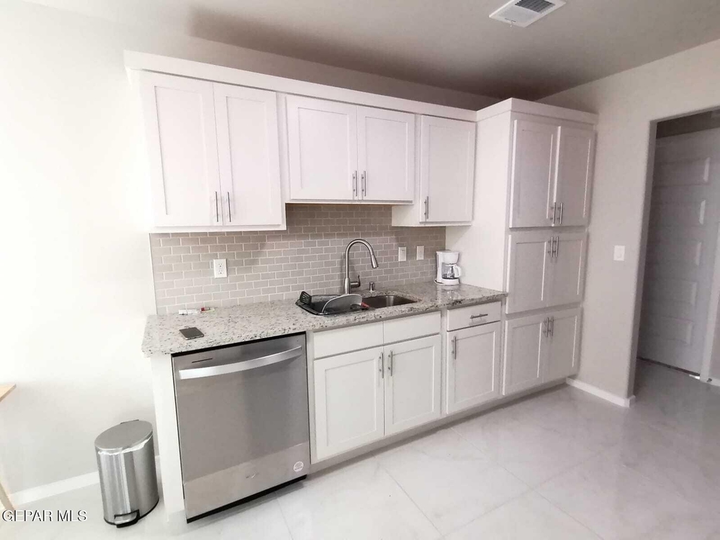 13865 Lorenz Avenue - Photo 3